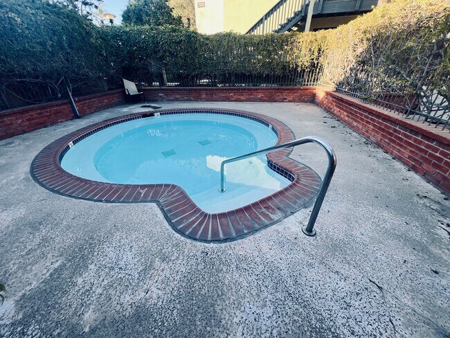 Building Photo - Mission Valley 2 Bedroom Two Story Second ...