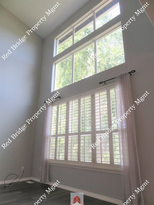 Building Photo - 18385 SW Swanstrom Dr