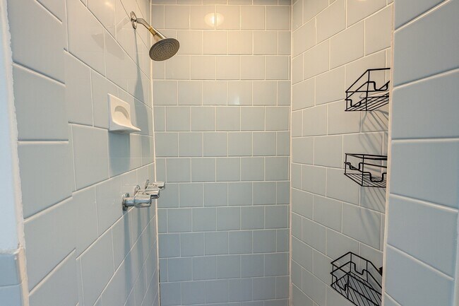 Building Photo - 4053 Silverwood Dr