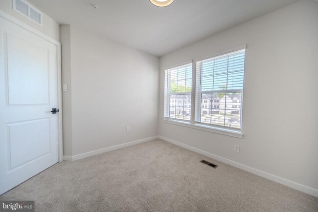 Building Photo - 442 Whirl Ln