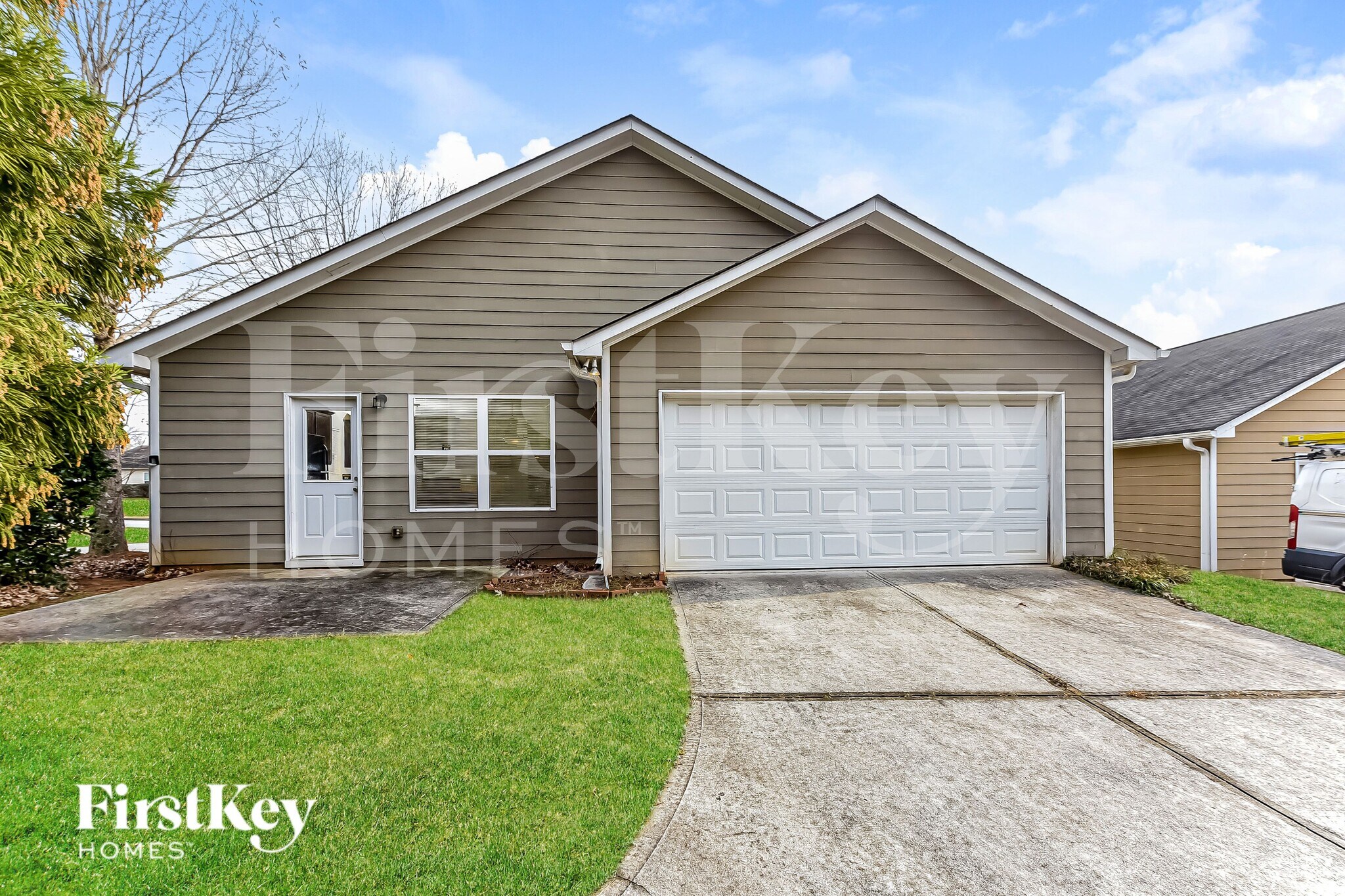 Building Photo - 45 Riviera Dr SE