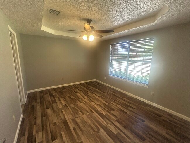 Building Photo - 339 S Pleasant Hill Rd