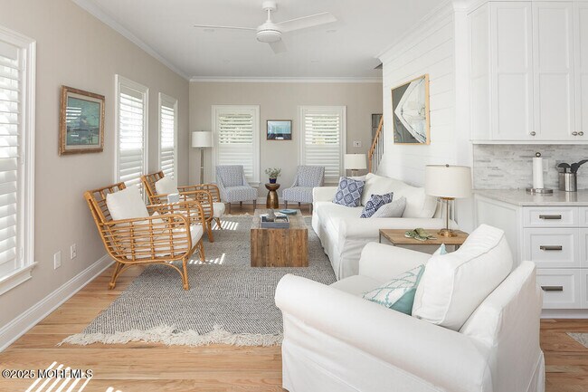 Building Photo - 102 4th Ave