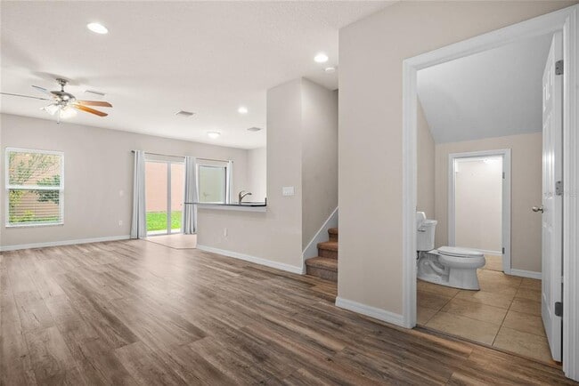 Building Photo - 1875 Sommarie Wy