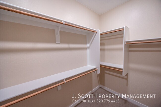 Building Photo - 449 Pinnacle Ridge Dr