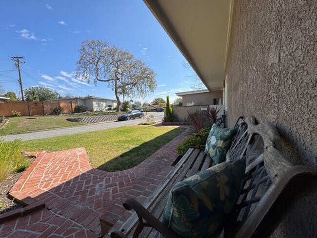 Building Photo - 714 Oceanview Dr