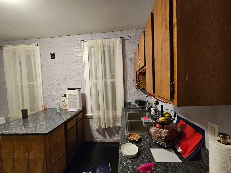 Building Photo - 286 Western Ave