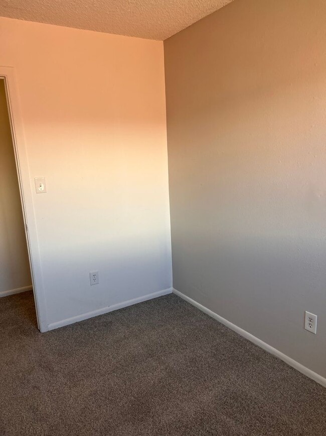 Building Photo - Spacious Three Bedroom Townhome in Westmin...