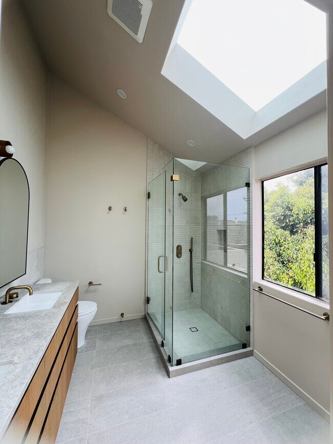 Primary Bath - 1034 18th St