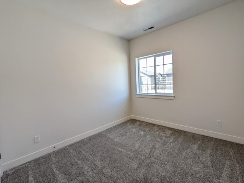 Building Photo - 1561 110