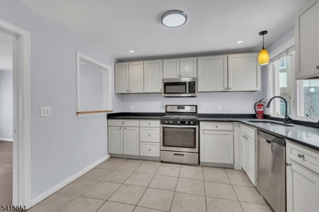 Building Photo - 323 Van Houten Ave