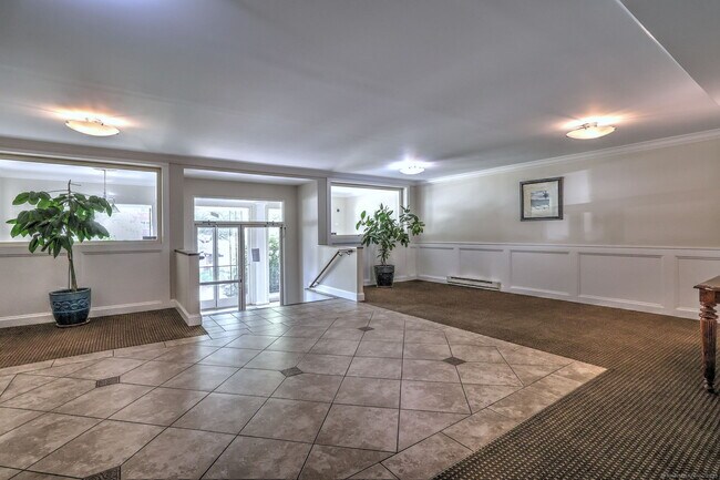 Building Photo - 181 Melba St