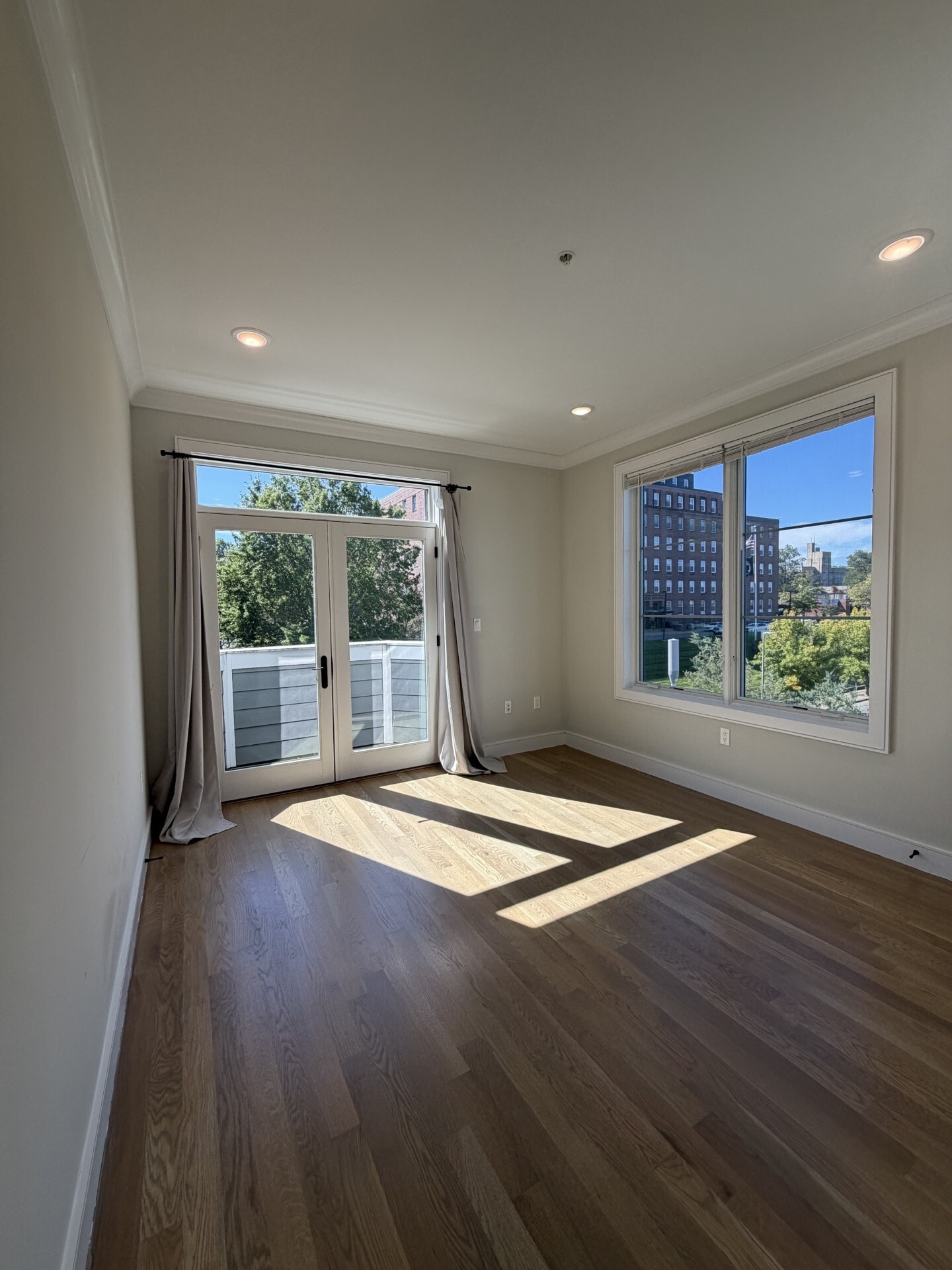 Building Photo - 104 Warren St