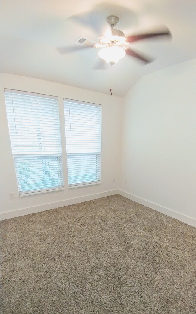 Building Photo - 4330 Mallow St