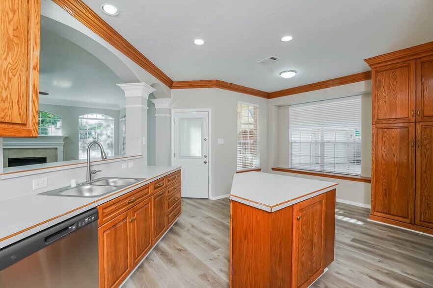 Building Photo - 1423 Tilman Dr