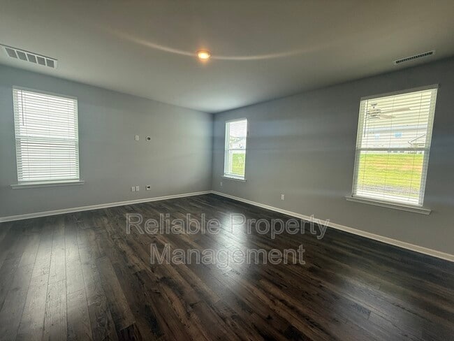 Building Photo - 658 Cupota Dr