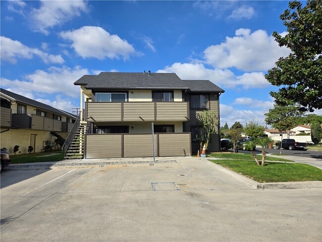 Building Photo - 2624 W Porter Ave