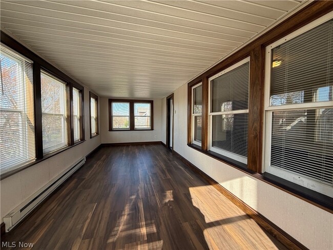 Building Photo - 9405 Bancroft Ave