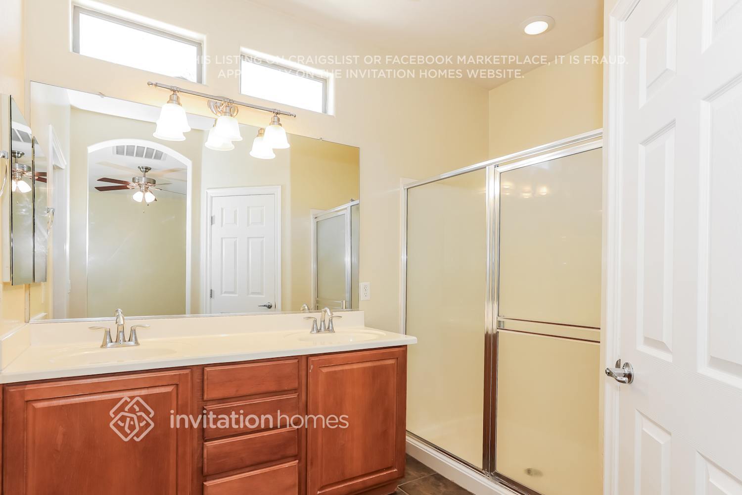 Building Photo - 18854 E Swan Dr