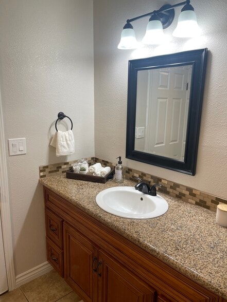 Main Bathroom - 827 Martin Luther King Jr Ave