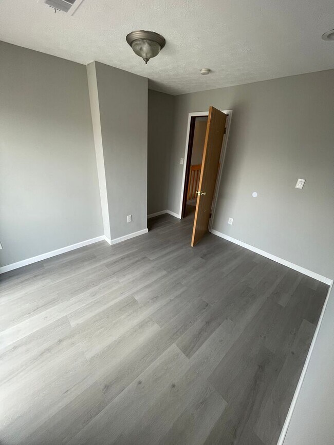 Building Photo - (22) 98-100 Woodruff Avenue