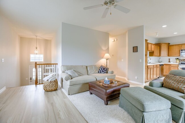 Building Photo - Short Term Furnished 3 Bedroom Townhome!!
