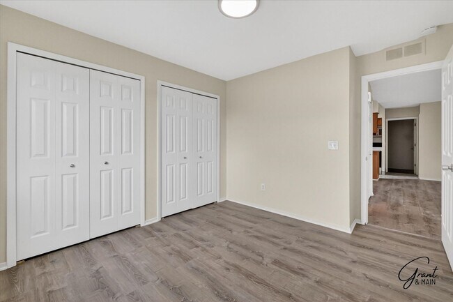 Building Photo - $1395 2 bedroom ground floor condo