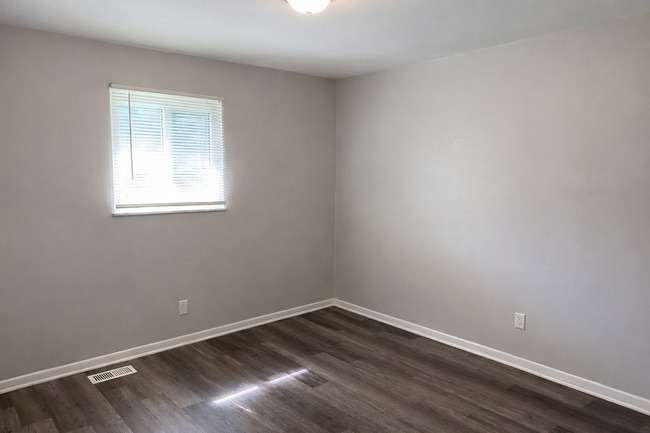 Building Photo - 2656 W 60th St