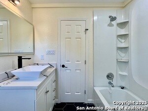 Building Photo - 426 W Wildwood Dr