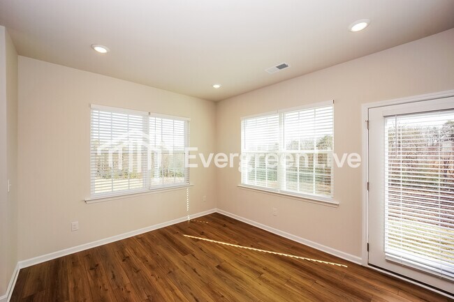 Building Photo - 6466 Fairfax Ct