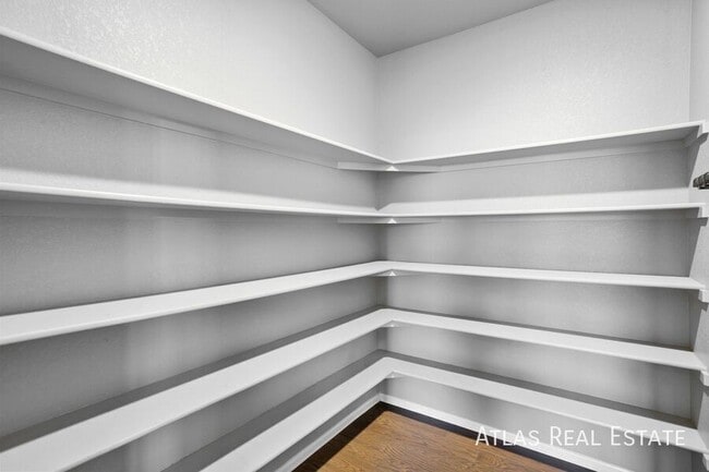 Building Photo - 1095 W 170th Pl