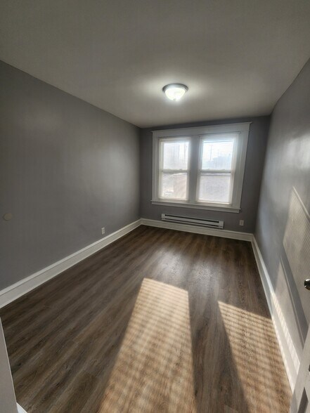Building Photo - 247 W Duncannon Ave