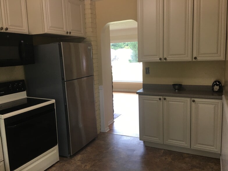 Building Photo - 2032 Ridgeland Dr
