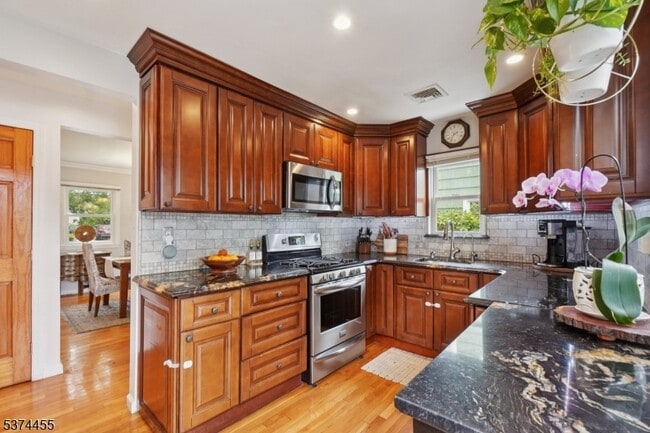 Building Photo - 51 Brookhill Ter