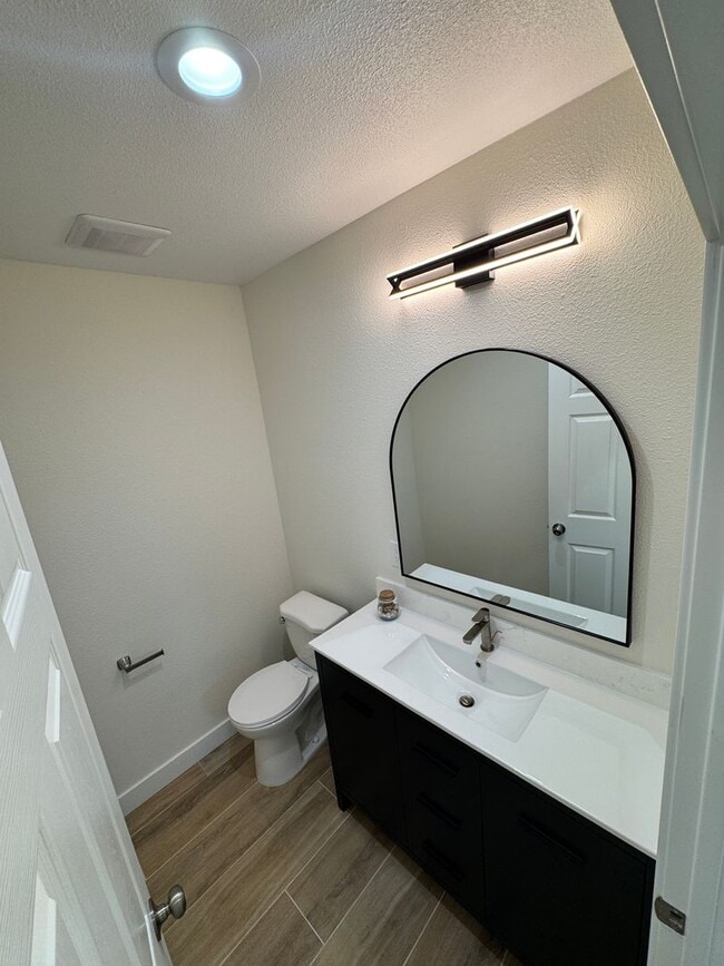 Building Photo - Beautifully Built 2-bedroom, 1.5-bath ADU ...