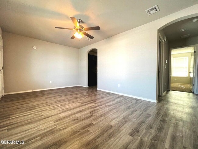 Building Photo - 913 Galaxia Dr