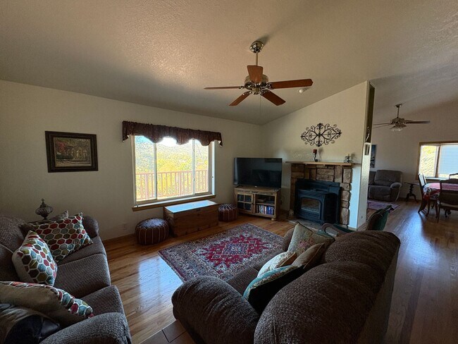 Building Photo - Furnished Dream in Stallion Springs