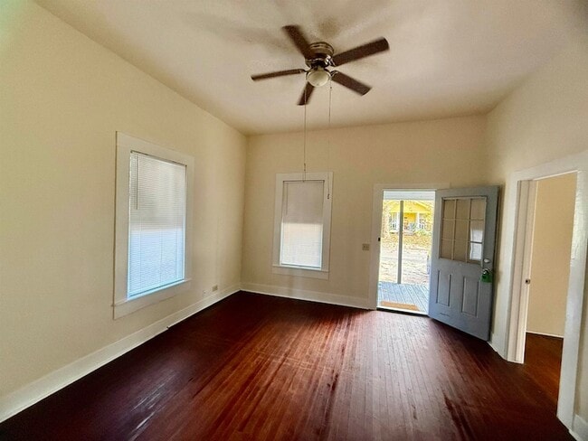 Building Photo - 470 S 3rd St