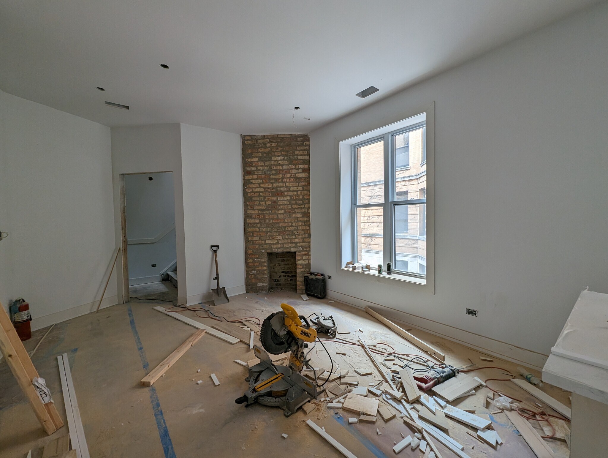 Building Photo - 440 W Belden Ave