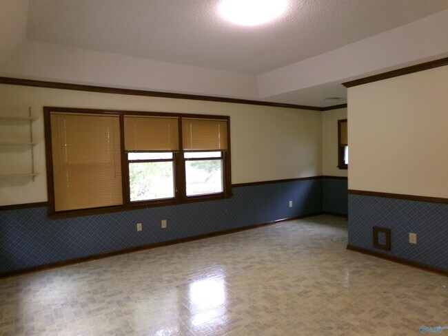 Building Photo - 15010 Carlisle Dr SE