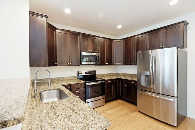 Building Photo - Pet-Friendly Fry's Spring Townhome Near 5t...