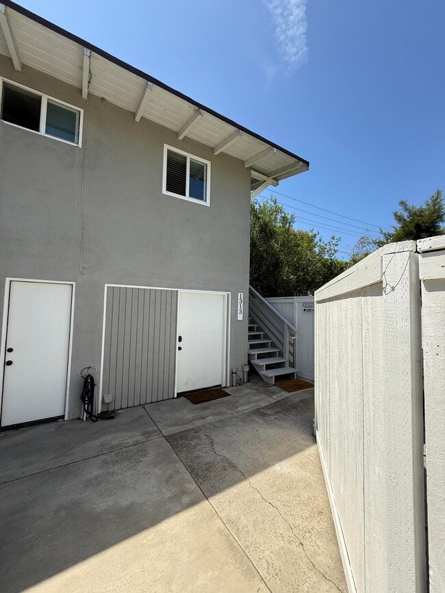 Building Photo - 1313 Cliff Dr