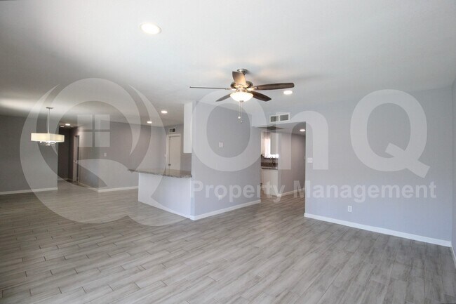 Building Photo - 8838 N 42nd Ave