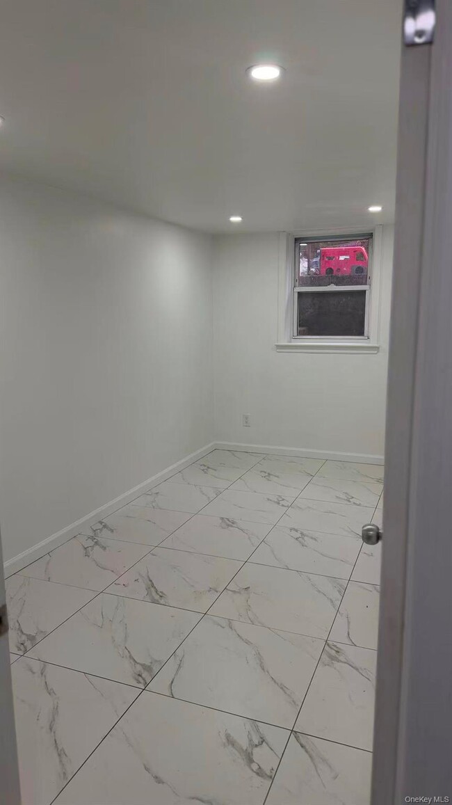 Building Photo - 70-51 45th Ave