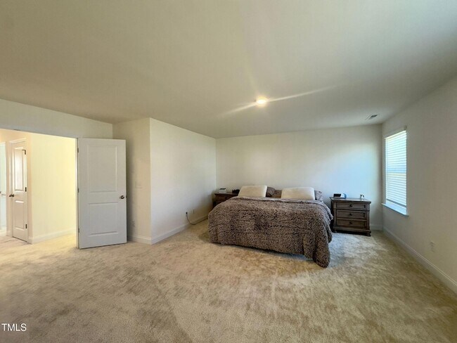 Building Photo - 47 Flowing River Rd