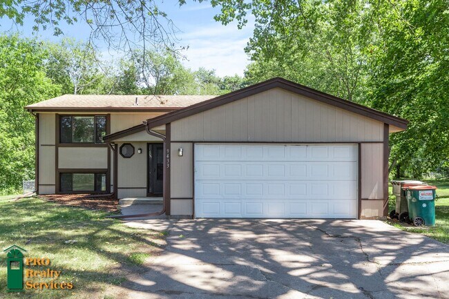Building Photo - Spacious 4 Bedroom Home **Half Off October...