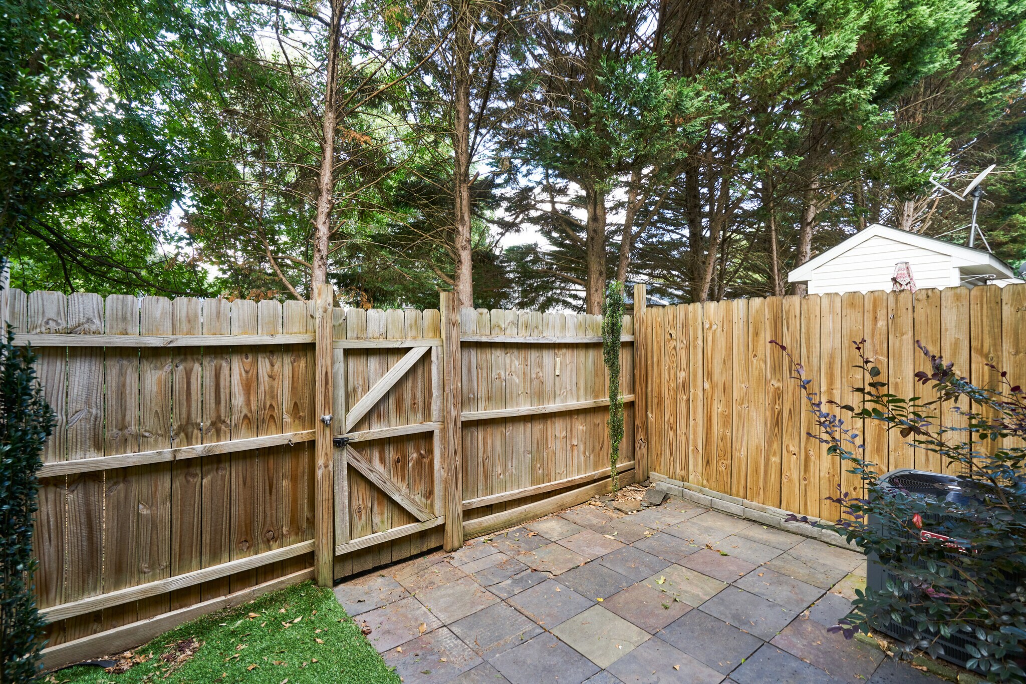 Building Photo - 420 Canewood Pl
