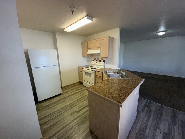 Building Photo - 122 Davis Ave