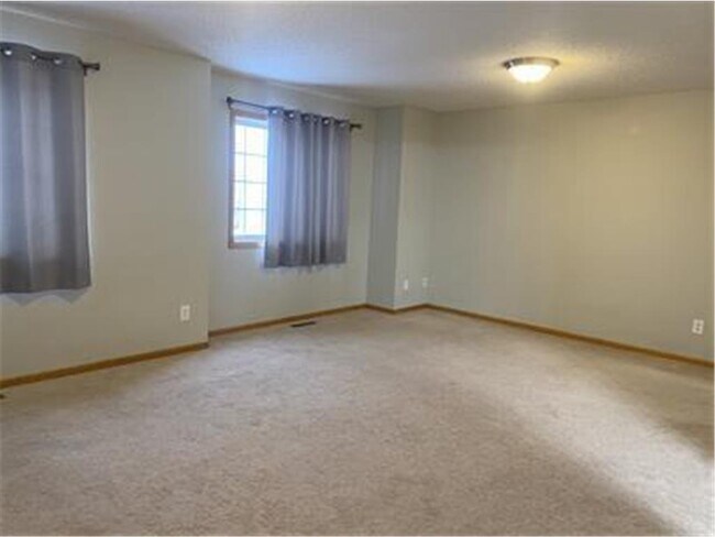 Building Photo - 860 Independence Dr
