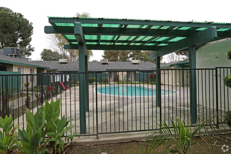 Pool - Ashtree Apartments